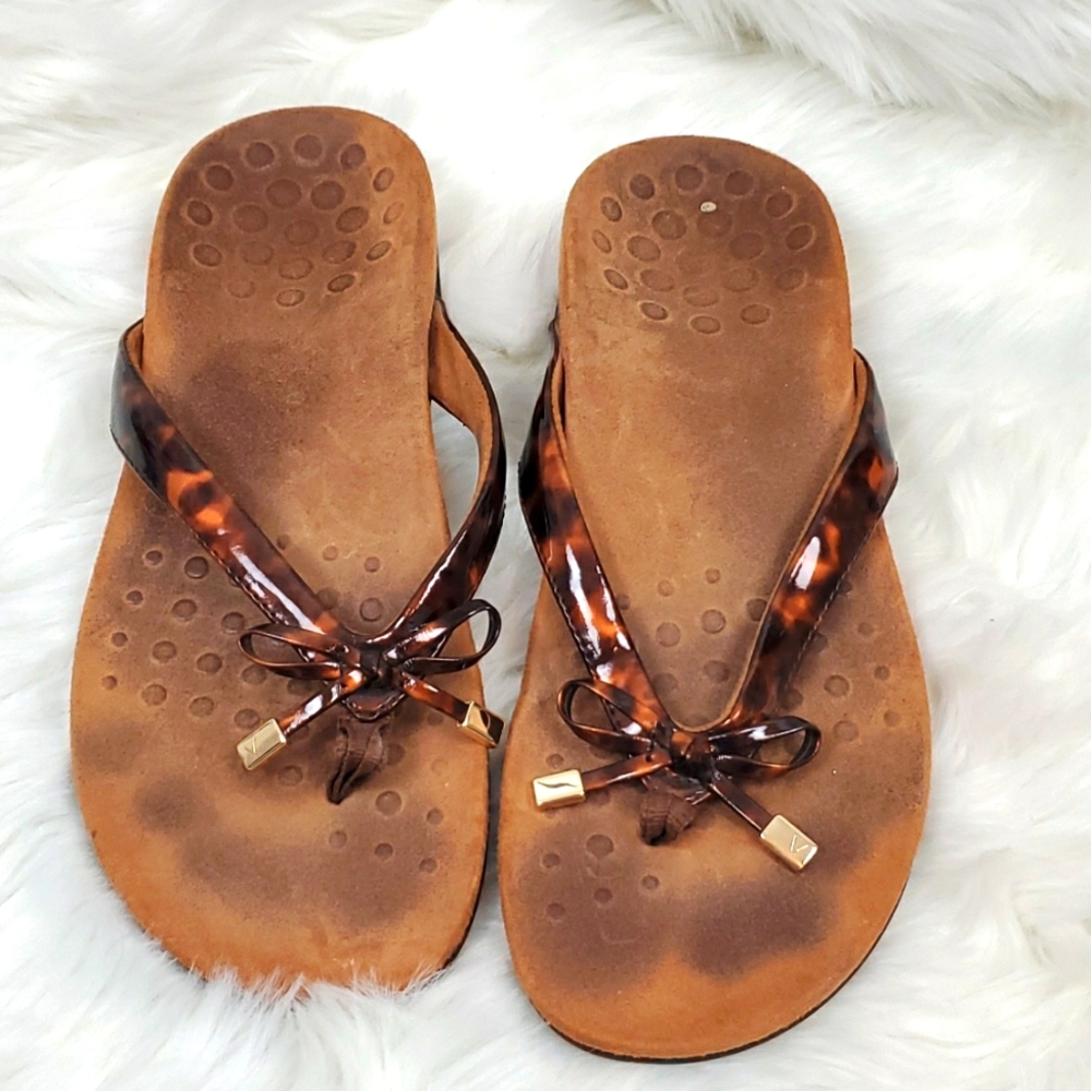 Vionic pedestrian sandals slip animal print women size 6.5
